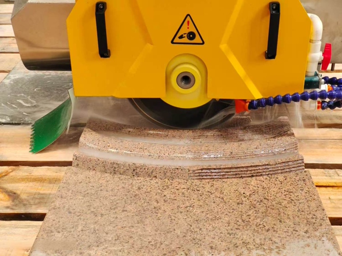 Maximizando a produtividade com máquinas de corte de pontes de cinco eixos na fabricação de pedra